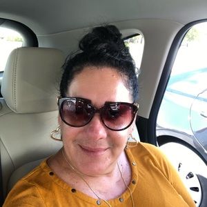 Meet your Posher, Ana